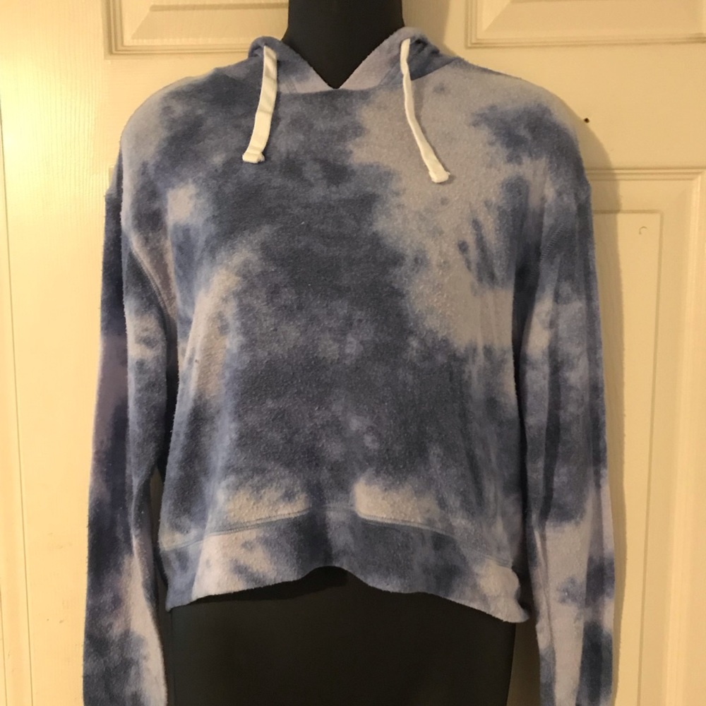 Long sleeve cropped sweatshirt